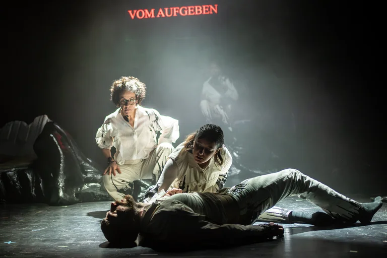 VERWANDLUNG frei nach der Erzählung von Franz Kafka, Regie Burhan Qurbani, Premiere 17.10.25, Thalia Gaußstraße